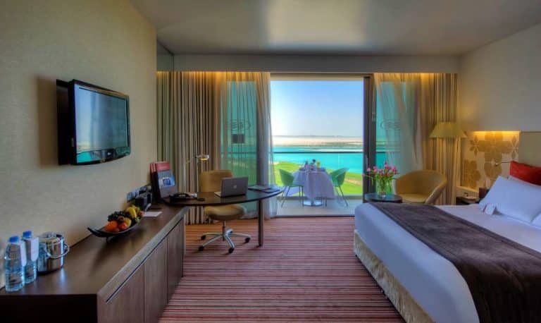 Crown plaza abu Dhabi room