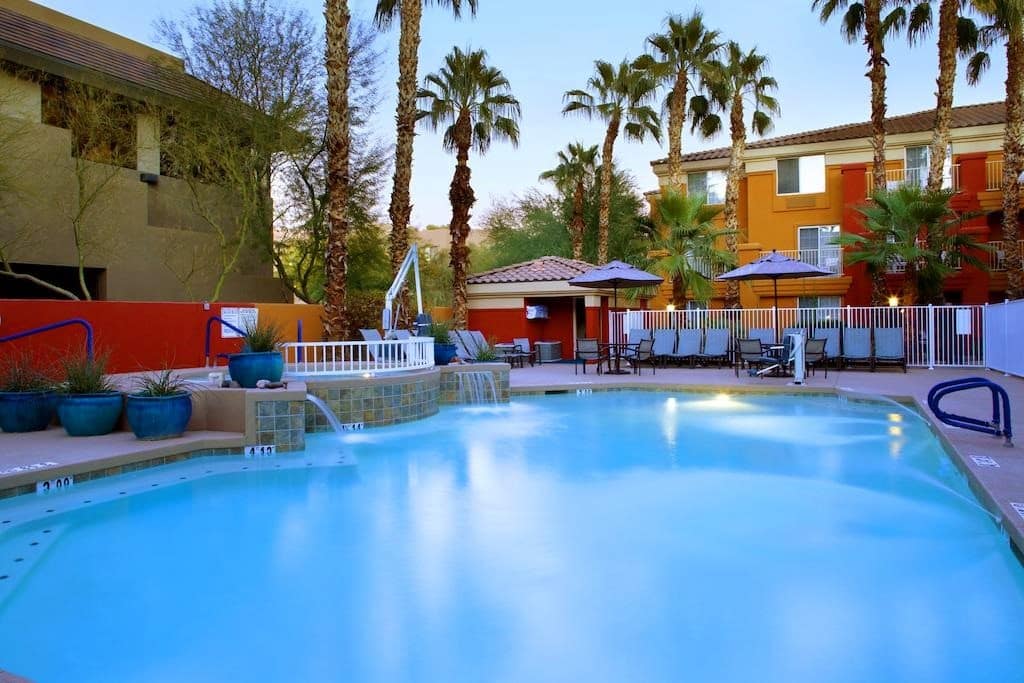 Holiday Inn Express & Suites