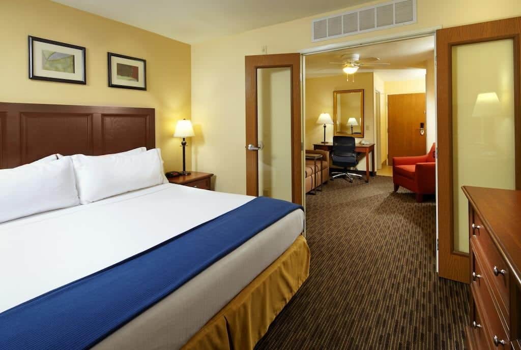 Holiday Inn Express & Suites