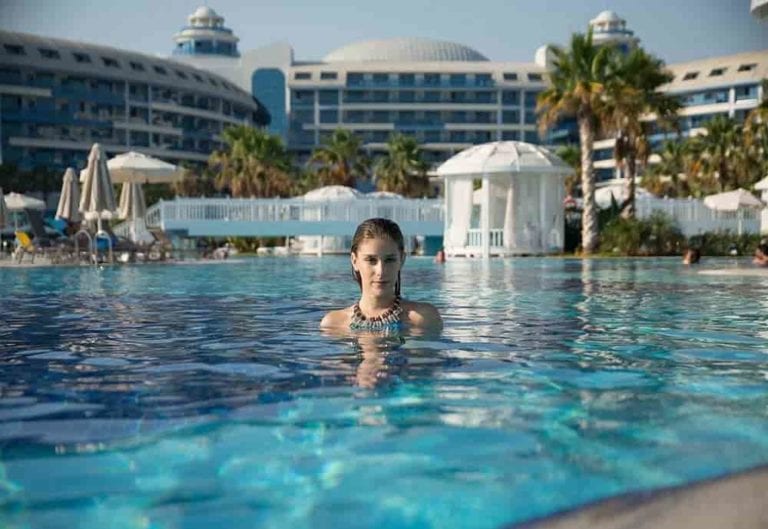 Sueno Deluxe swimming pool