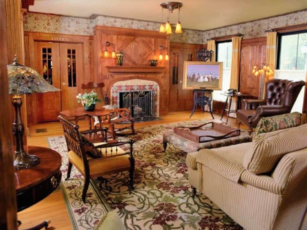 The Holly Inn