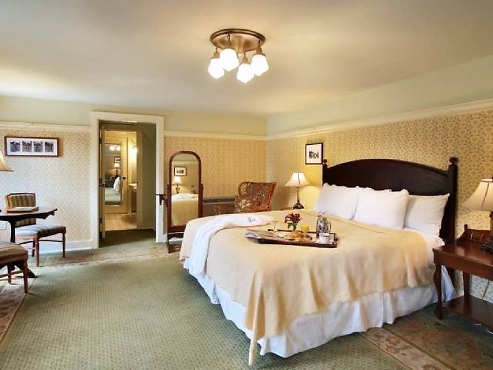 The Holly Inn