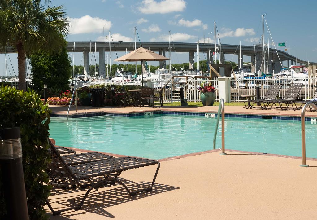 Courtyard By Marriott Charleston Waterfront